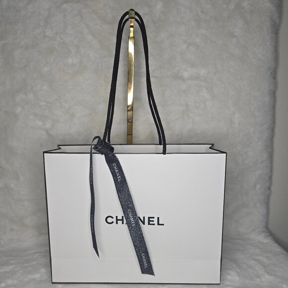 CHANEL Gift Bag L10"xH7.90"xW3" - Picture 1 of 4